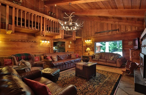 Leavenworth Cabin | The Dirtyface Mountain Lodge CUP#1596nRustic charm, minutes to Leavenworth, Pool