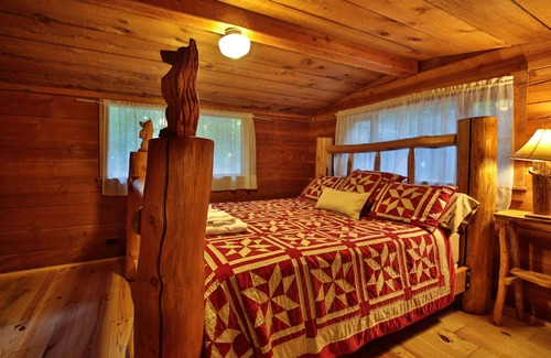 Leavenworth Cabin | The Dirtyface Mountain Lodge CUP#1596nRustic charm, minutes to Leavenworth, Pool