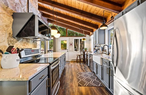 Rowleys Bay House | The DiSalvo Lakehouse