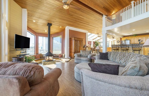 Discovery Bay House | The Discovery Bay Resort Home- 1 min to Fast Water, Pool, New Dock