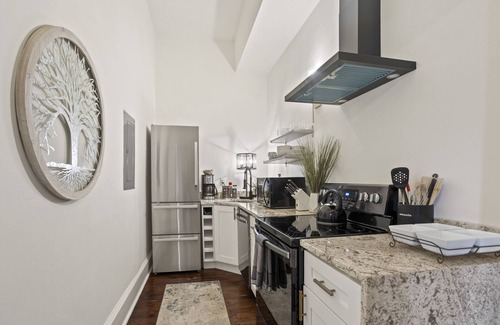 Old Fourth Ward House | The Dobbs Atlanta Beltline - Luxury 6 BD/4 BA, Midtown, Downtown Steps Away