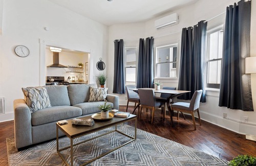 Old Fourth Ward House | The Dobbs Atlanta Beltline - Luxury 6 BD/4 BA, Midtown, Downtown Steps Away