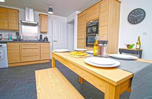 Newport House | The Dock House - Newport City Centre - Sleeps 7