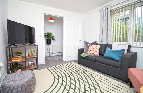 Newport House | The Dock House - Newport City Centre - Sleeps 7