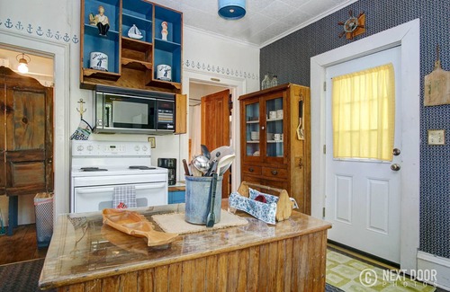 Ludington House | The Dock House - Next to the City Marina and blocks from the beach and downtown.