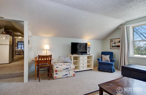 Ludington House | The Dock House - Upper unit next to the City Marina