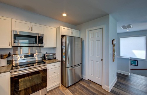 Ocracoke House | The Dock House: Waterfront on canal in Oyster Creek