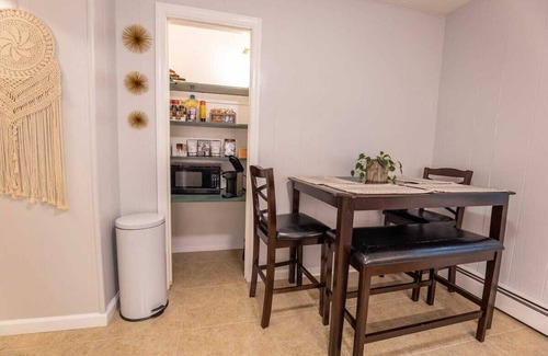 Miller Place Apartment | The Dogwood Inn - an eclectic north shore retreat