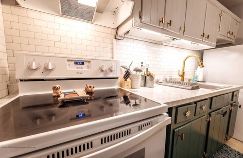 Miller Place Apartment | The Dogwood Inn - an eclectic north shore retreat
