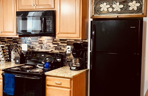 West Ashley House | ❤️ The Dolloff Inn~near Gardens&Plantations~Fenced/Pets-5 Big Screens/Netflix