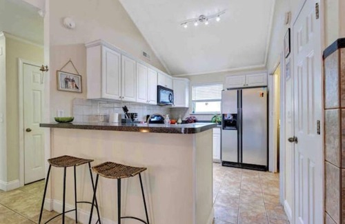 West Ashley Apartment | The Dolly Apartment your perfect mid term home with full kitchen 2 bed 2 bath