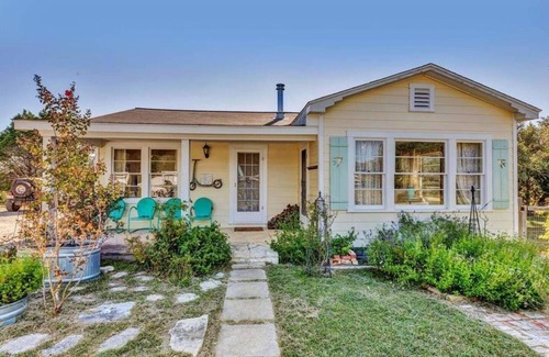 Grapetown House | The Dove House | Adorable/Firepit/Quaint/Private (by WTG)