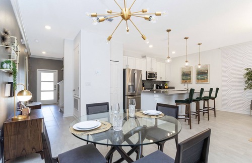 Kissimmee House | The Dream Home — Amazing 4BR | Pool, Hot tub and Resort