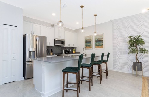 Kissimmee House | The Dream Home — Amazing 4BR | Pool, Hot tub and Resort