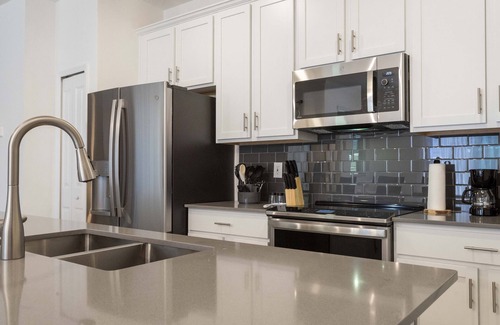 Kissimmee House | The Dream Home — Amazing 4BR | Pool, Hot tub and Resort