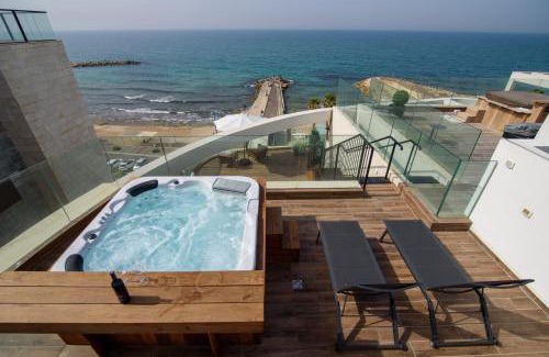 Haifa Apartment | The dream penthouse in front of the sea with Jacuzzi and BBQ