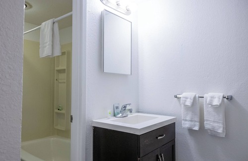 Downtown Juneau Hotel | The Driftwood Lodge