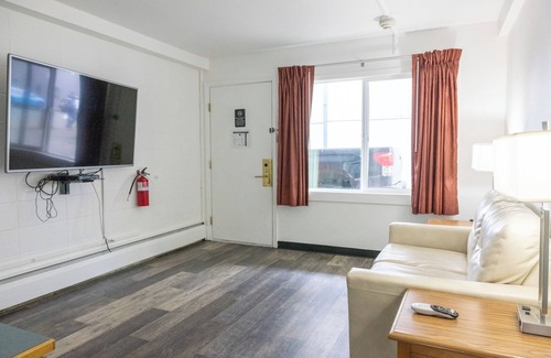 Downtown Juneau Hotel | The Driftwood Lodge