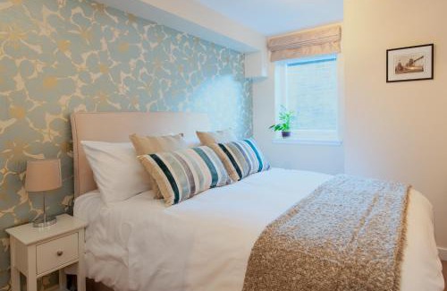 Old Town Apartment | The Drummond Street Residence