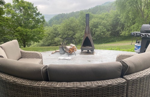Tunbridge House | The Duck Coop is one of four rentals in the farm house
