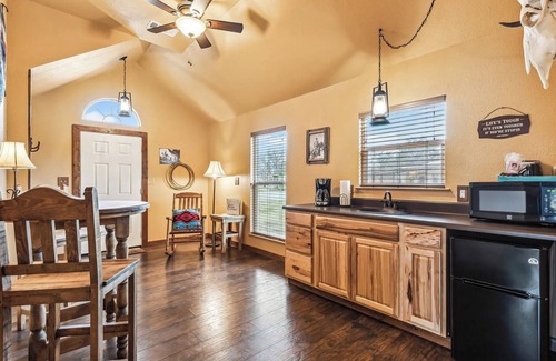 Granbury Cottage | The Duke Cottage at Travis Street Cottages
