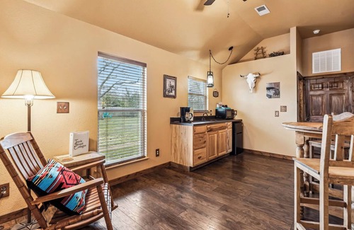Granbury Cottage | The Duke Cottage at Travis Street Cottages