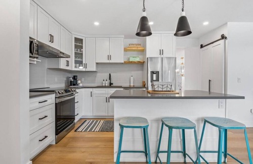 Southeast Calgary House | The Duke | Spacious | Upscale | Close to DT