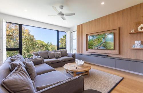 Agnes Water House | The Dūne - 4 BR with Private Pool - 100m to Beach