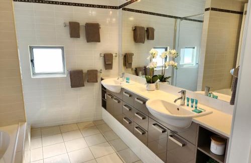 Maroochydore Apartment | The Dunes Cotton Tree