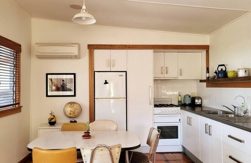 Scamander House | The Dunes - King Studio - 50m from Scamander Beach