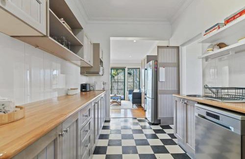 West Bathurst House | The Durham - Revamped 1930s Retreat, Pets