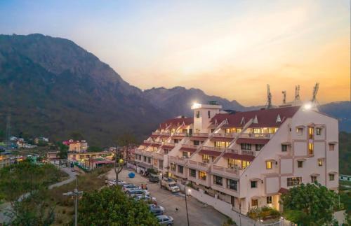 Naina Range Resort | The Dynasty Resort