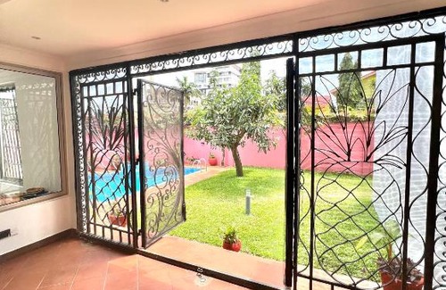Dzorwulu House | The Dzorwulu Castle - A Villa with private rooms