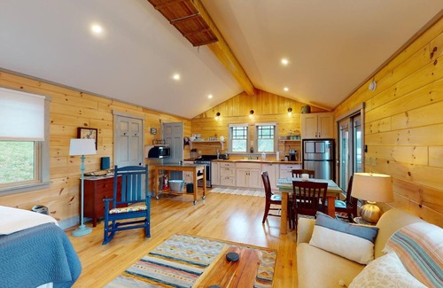 Rockwood Cottage | The Eagle's Landing (Waterfront on the Moose River!)