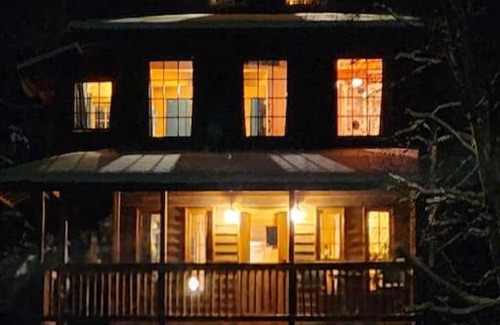 Palmer House | The Eagle's Nest Treehouse Cabin