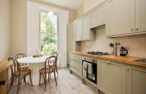 Fulham Cottage | The Earl's Court Hideout - Lovely 4bdr House With Garden
