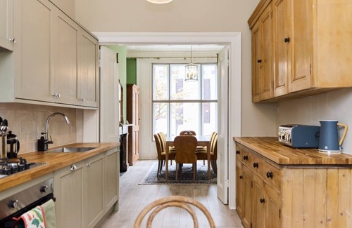 Fulham Cottage | The Earl's Court Hideout - Lovely 4bdr House With Garden