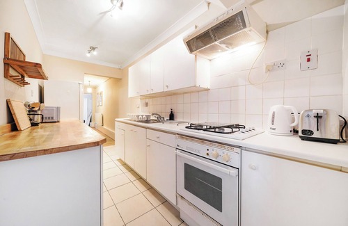 Fulham Apartment | The Earl's Court Wonder - Adorable 1bdr Flat With Terrace