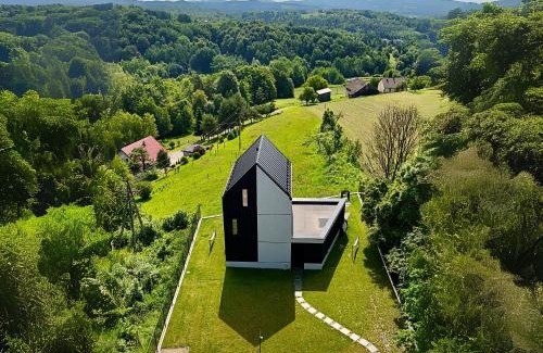 Kobylec Villa | The East House ONE