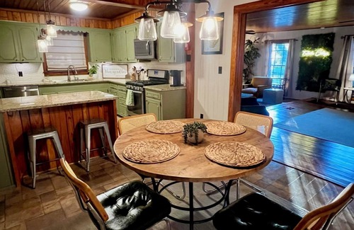 Hattiesburg House | The Eclectic Cottage! 3-bedroom house in charming Hattiesburg