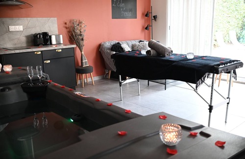 Carpentras House | The Eden House, an intimate, romantic cocoon with jacuzzi