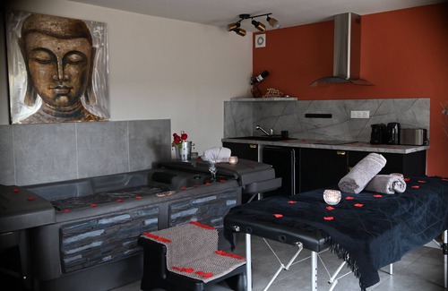 Carpentras House | The Eden House, an intimate, romantic cocoon with jacuzzi