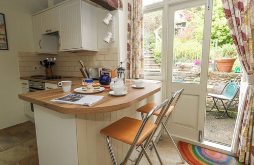 Frampton Cottage | THE ELBOW, family friendly, character holiday cottage in Frampton