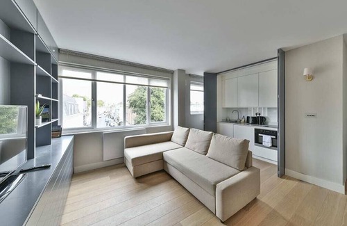 Brompton & Hans Town Apartment | The Elden - No.10 - Fairway Hosting