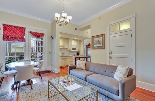 Old West Broad Neighborhood Apartment | The Elegant Madison Suite on Jones Street