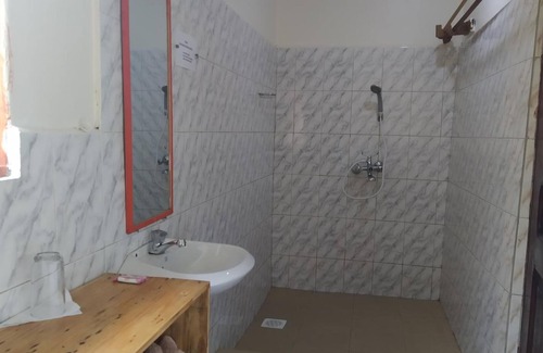 Kasese Cabin | The Elephant home