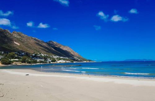 Gordons Bay Central Apartment | The Elephant House