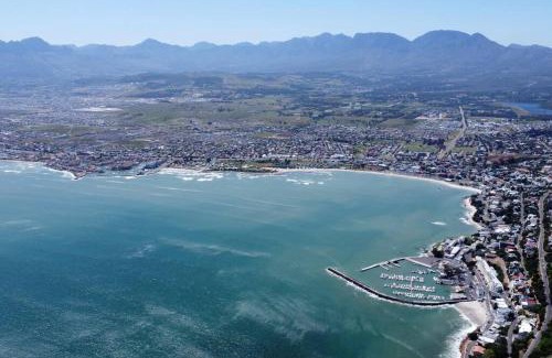 Gordons Bay Central Apartment | The Elephant House