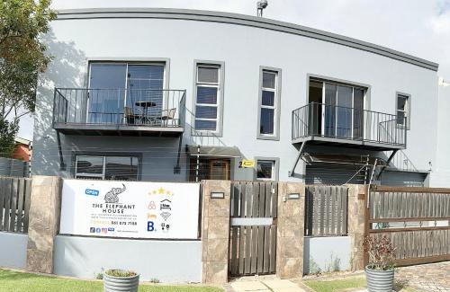 Gordons Bay Central Apartment | The Elephant House
