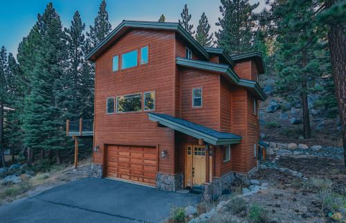 Upper Kingsbury House | The Elevator House - Sleeps 10